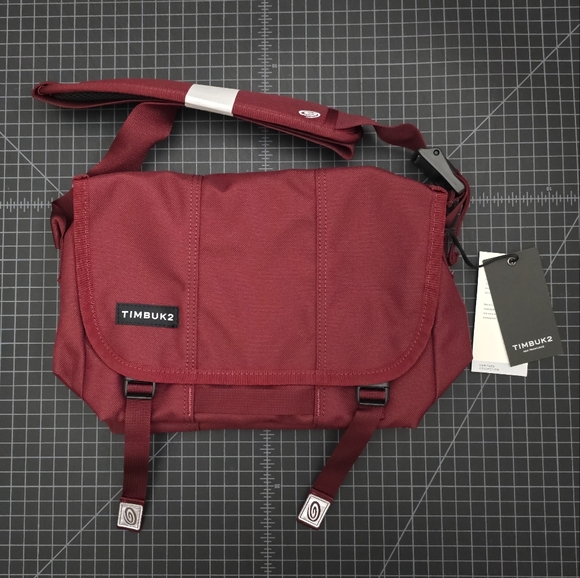 TIMBUK2 CLASSIC MESSENGER - ECO COLLEGIATE RED - Picture 1 of 16